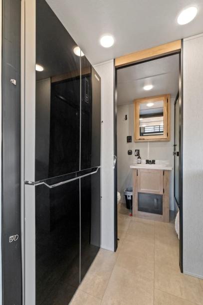 Camper/RV in Jamestown, California 4 guests1 bedroom2 beds1 bath-2