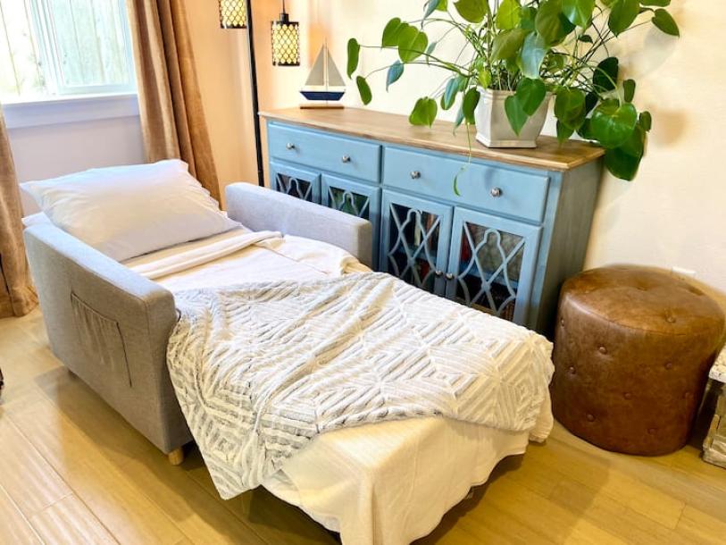 Entire cottage in Crescent City, California 3 guests1 bedroom2 beds1 bath-16