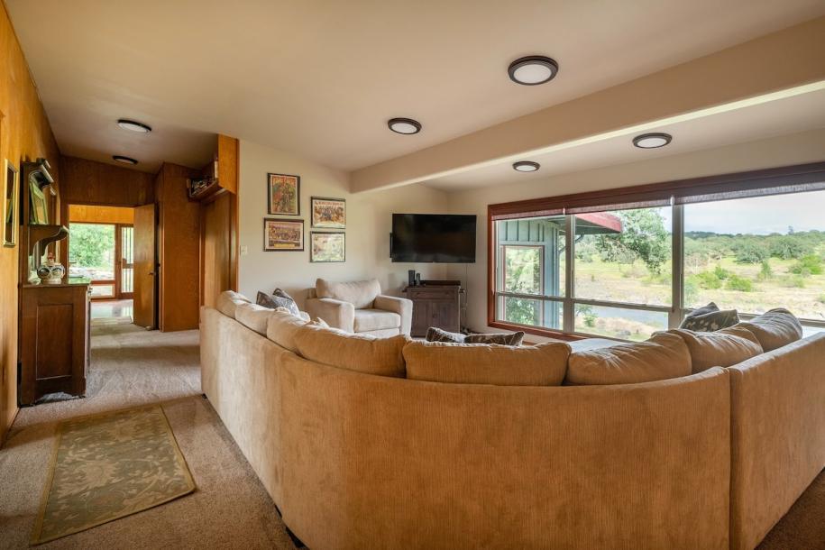 Entire home in Red Bluff, California 4 guests3 bedrooms3 beds2 baths-19