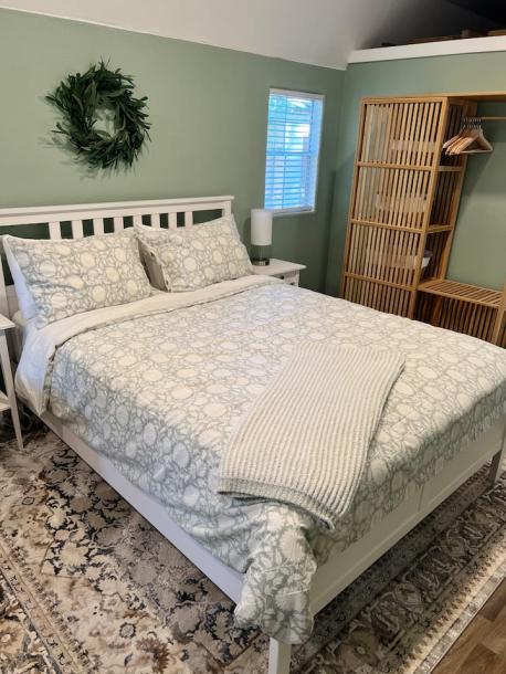 Entire guesthouse in Orland, California 4 guests1 bedroom2 beds1 bath-6