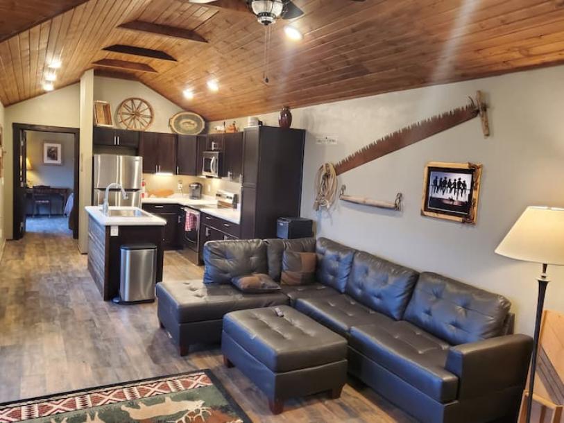 Entire cabin in Douglas City, California 4 guests2 bedrooms2 beds2 baths-8