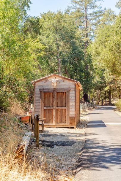 Entire guesthouse in Woodside, California 4 guests2 bedrooms2 beds1 bath-5