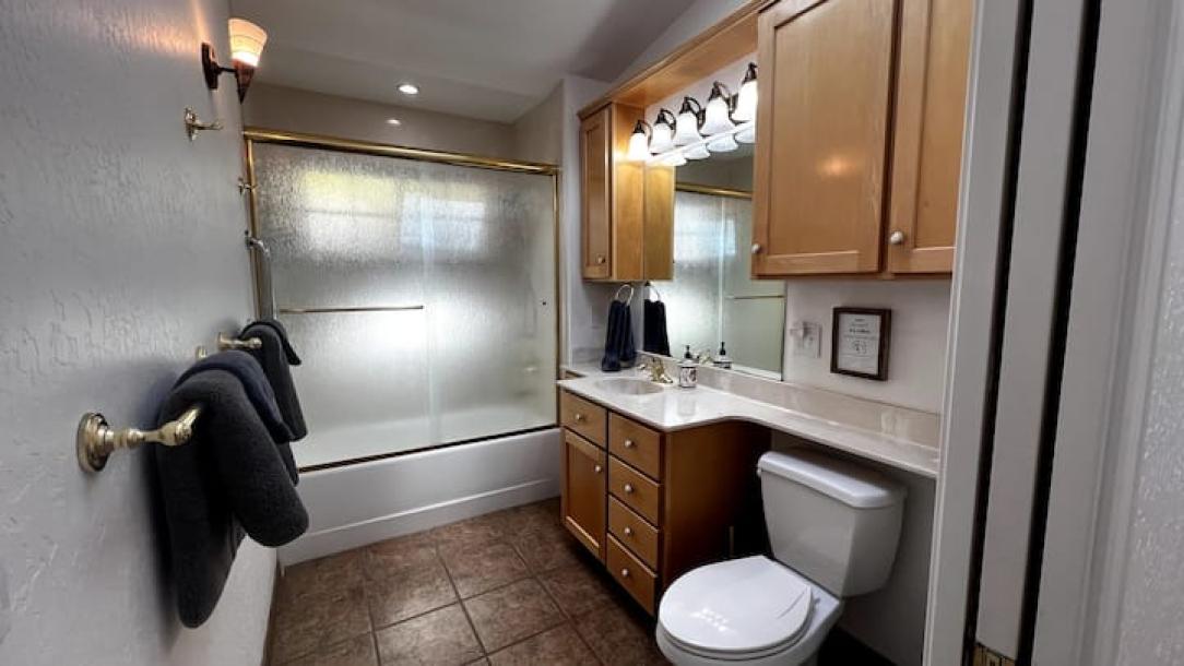 Entire guesthouse in El Granada, California 2 guests1 bedroom1 bed1 bath-5