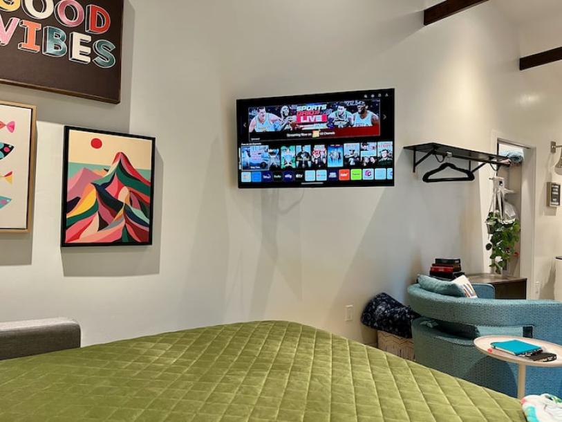 Entire guesthouse in Sacramento, California 2 guestsStudio1 bed1 bath-2
