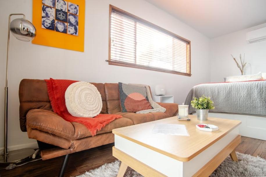 Private room in guesthouse in Long Beach, California 2 guests1 bedroom1 bed1 private bath-3