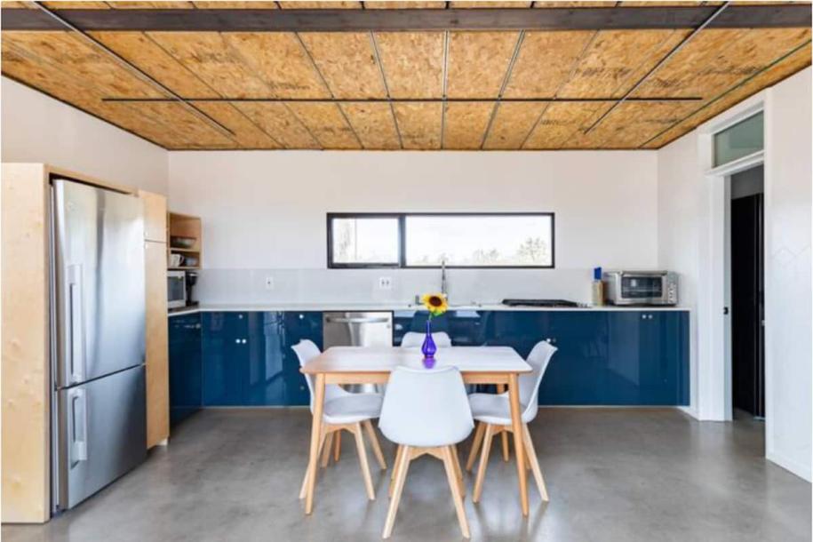 Tiny home in Yucca Valley, California 3 guests1 bedroom2 beds1 bath-5