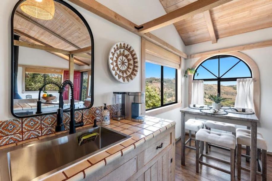 Entire guesthouse in Fallbrook, California 4 guestsStudio2 beds1 bath-6