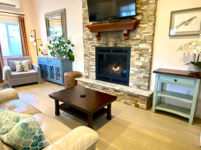 Entire cottage in Crescent City, California 3 guests1 bedroom2 beds1 bath-17