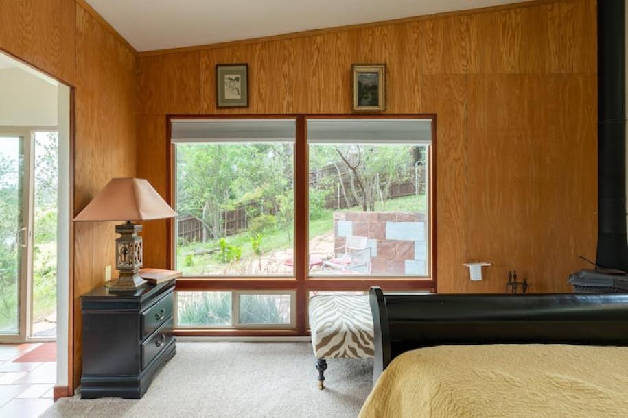 Entire home in Red Bluff, California 4 guests3 bedrooms3 beds2 baths-12