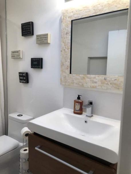 Entire guesthouse in Woodside, California 4 guests2 bedrooms2 beds1 bath-9