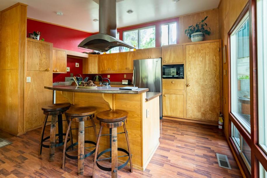 Entire home in Red Bluff, California 4 guests3 bedrooms3 beds2 baths-17