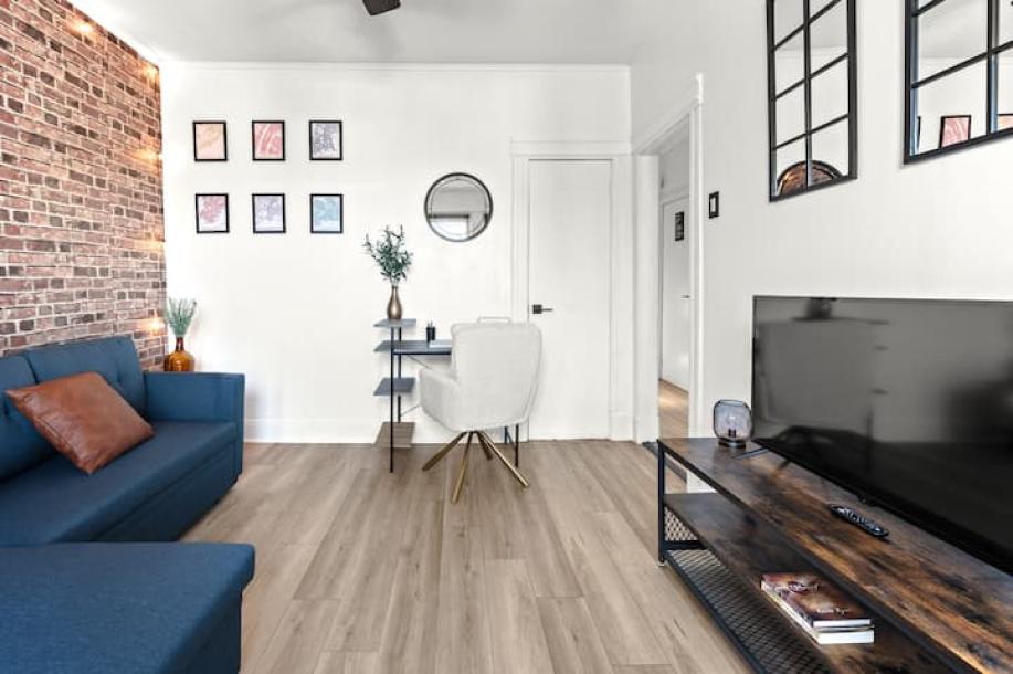 Entire rental unit in West New York, New Jersey, United States 7 guests2 bedrooms5 beds1 bath-5
