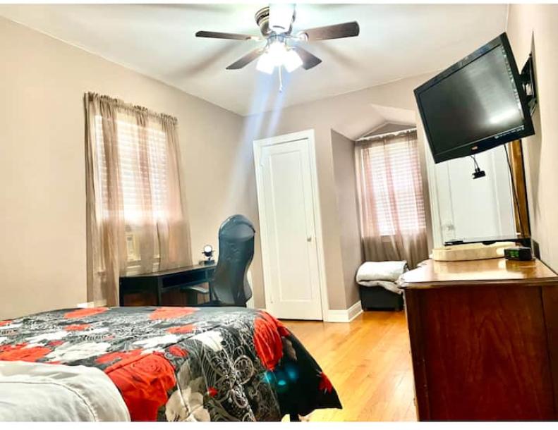 Private room in home in Englewood, New Jersey, United States 4 guests2 bedrooms2 beds1 private bath-5