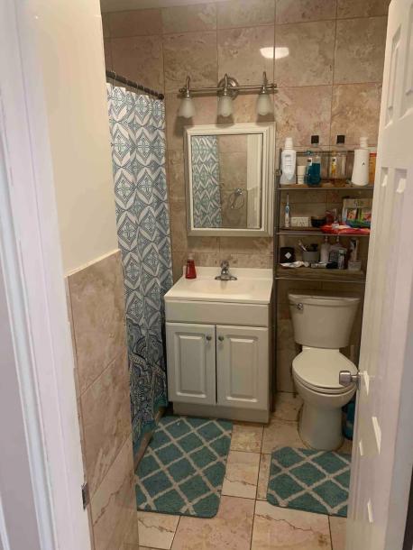 Room in North Bergen, New Jersey, United States 1 queen bedShared bathroom-5