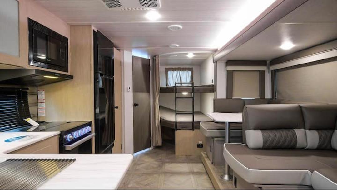Camper/RV in Irvington, New Jersey, United States 5 guests1 bedroom4 beds1 bath-3