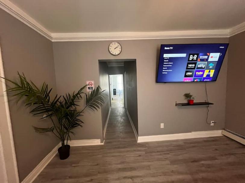 Entire rental unit in Hillside, New Jersey, United States 9 guests4 bedrooms5 beds1 bath-0