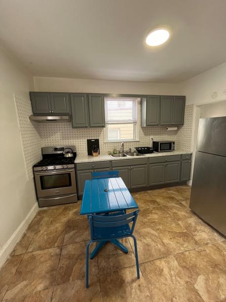 Entire rental unit in Hillside, New Jersey, United States 9 guests4 bedrooms5 beds1 bath-3