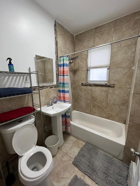 Entire rental unit in Hillside, New Jersey, United States 9 guests4 bedrooms5 beds1 bath-8