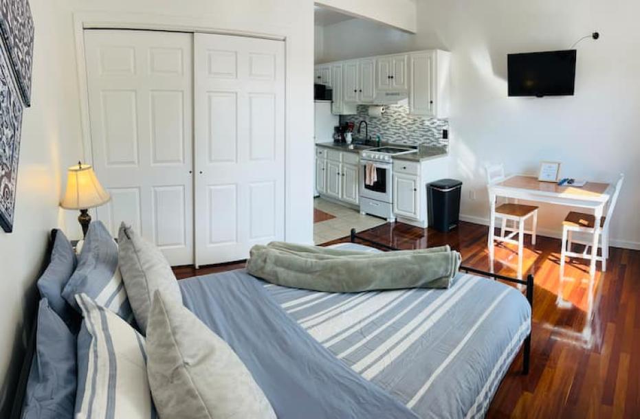 Entire rental unit in Newark, New Jersey, United States 2 guestsStudio1 bed1 bath-2