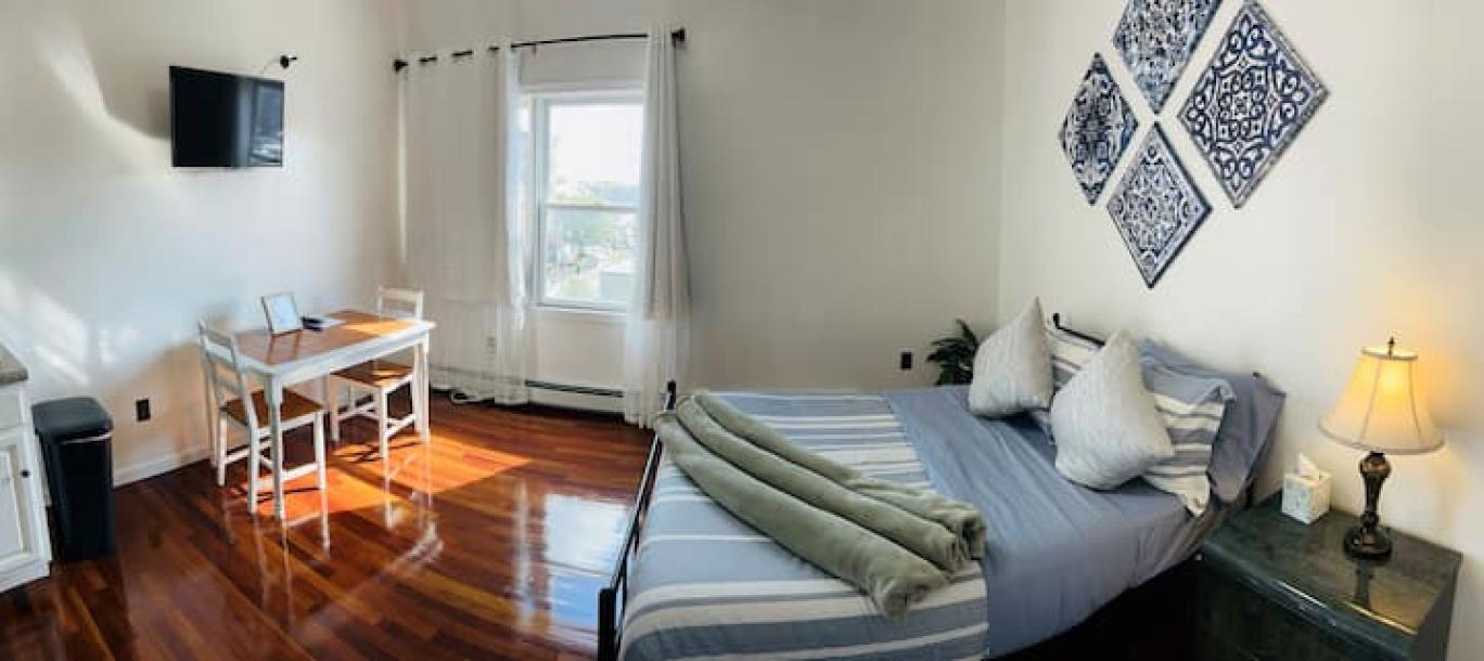 Entire rental unit in Newark, New Jersey, United States 2 guestsStudio1 bed1 bath-0