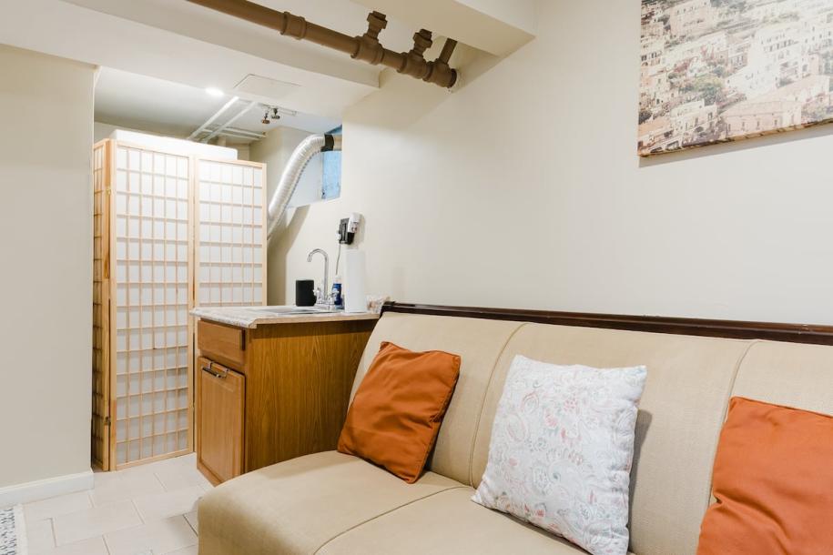 Private room in townhouse in Mount Vernon, New York, United States 2 guests1 bedroom1 bed1 private bath-1