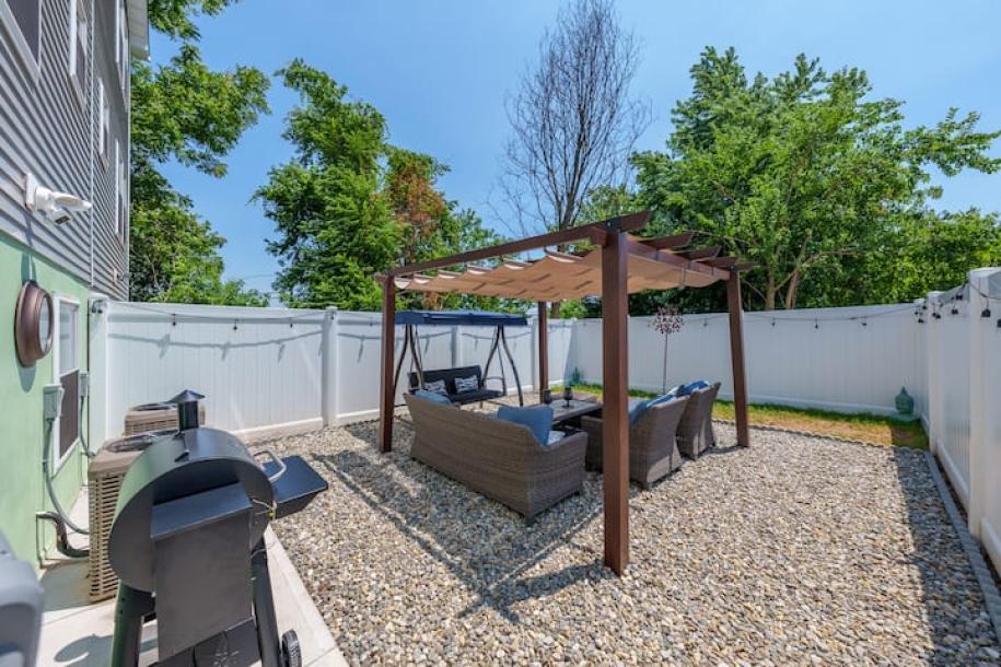 Entire townhouse in Newark, New Jersey, United States 12 guests4 bedrooms5 beds2.5 baths-0