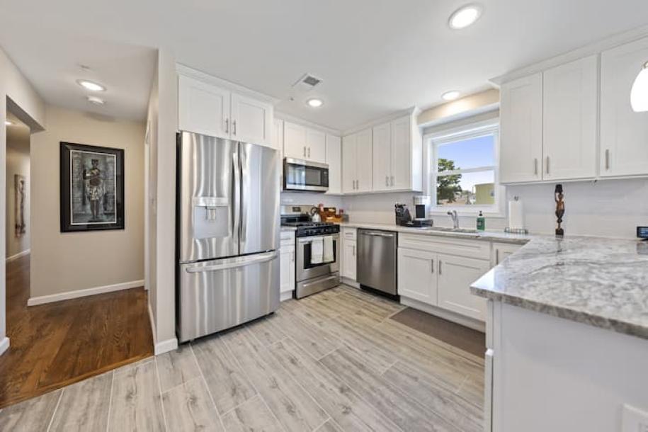 Entire townhouse in Newark, New Jersey, United States 12 guests4 bedrooms5 beds2.5 baths-4