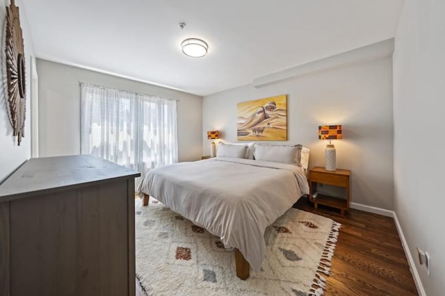 Entire townhouse in Newark, New Jersey, United States 12 guests4 bedrooms5 beds2.5 baths-5