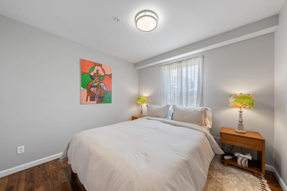 Entire townhouse in Newark, New Jersey, United States 12 guests4 bedrooms5 beds2.5 baths-6