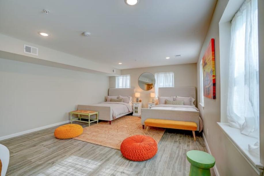 Entire townhouse in Newark, New Jersey, United States 12 guests4 bedrooms5 beds2.5 baths-7