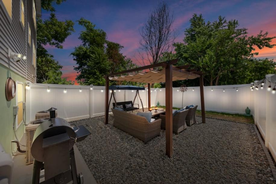 Entire townhouse in Newark, New Jersey, United States 12 guests4 bedrooms5 beds2.5 baths-10