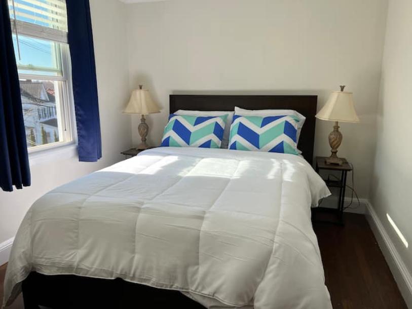 Room in Mamaroneck, New York, United States 1 queen bedDedicated bathroom-2