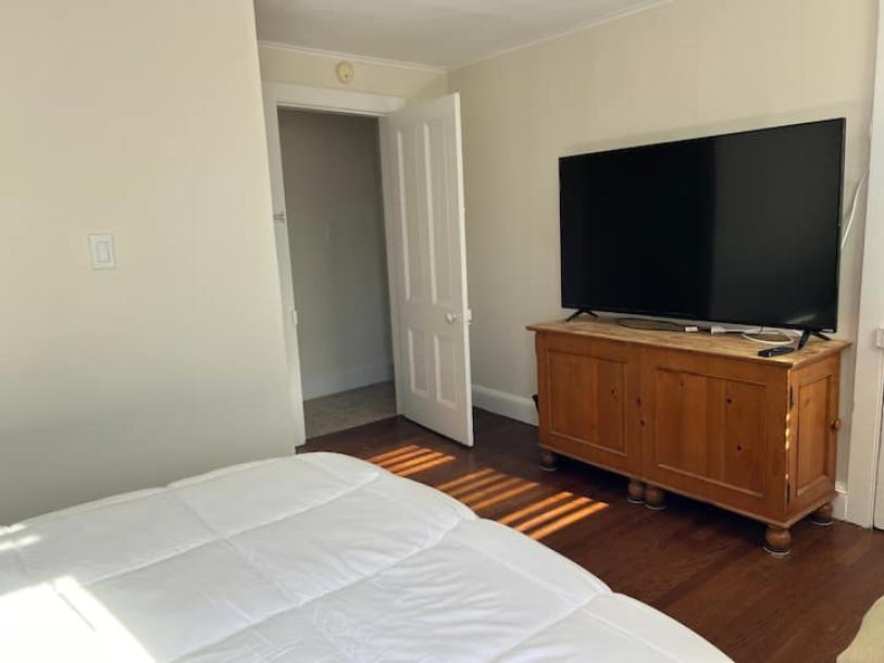 Room in Mamaroneck, New York, United States 1 queen bedDedicated bathroom-6