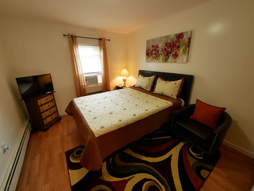 Room in Queens, New York, United States 1 queen bedPrivate attached bathroom-2