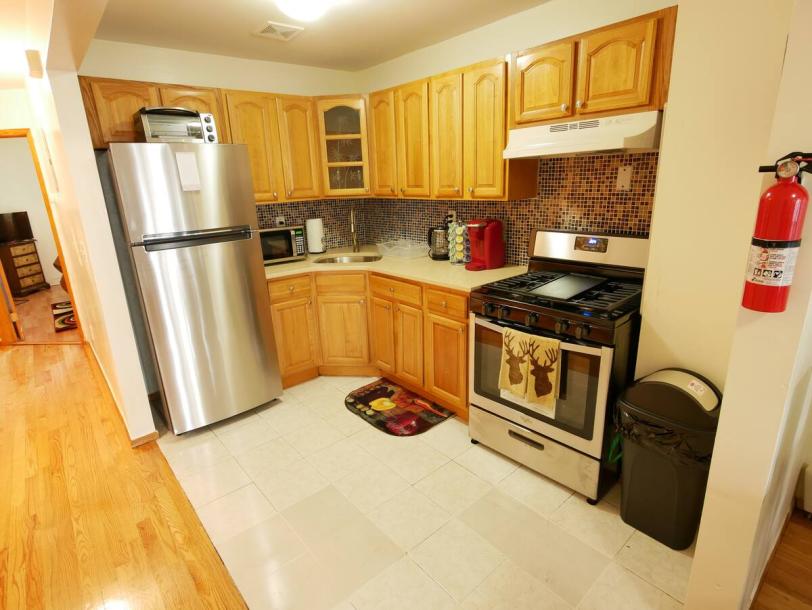 Room in Queens, New York, United States 1 queen bedPrivate attached bathroom-7