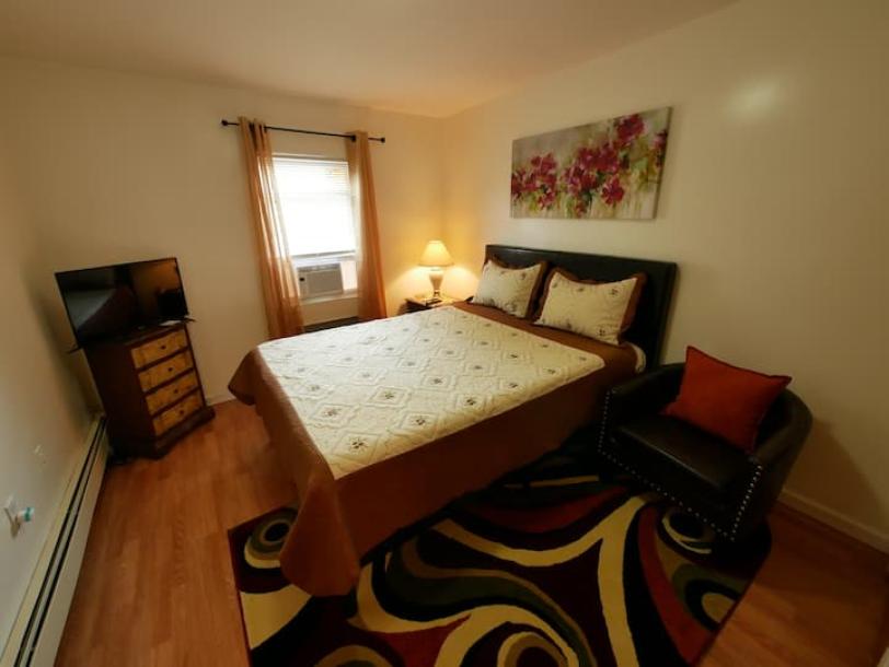 Room in Queens, New York, United States 1 queen bedPrivate attached bathroom-9