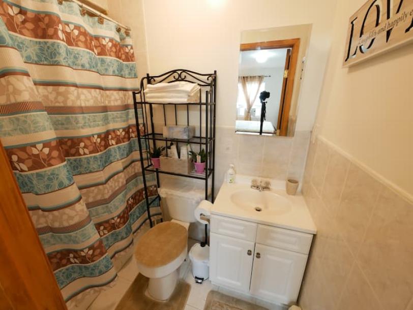 Room in Queens, New York, United States 1 queen bedPrivate attached bathroom-12