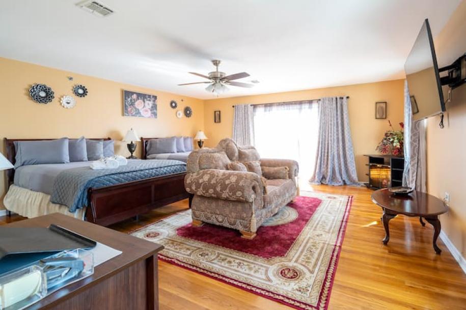 Room in Newark, New Jersey, United States 2 bedsPrivate attached bathroom-0