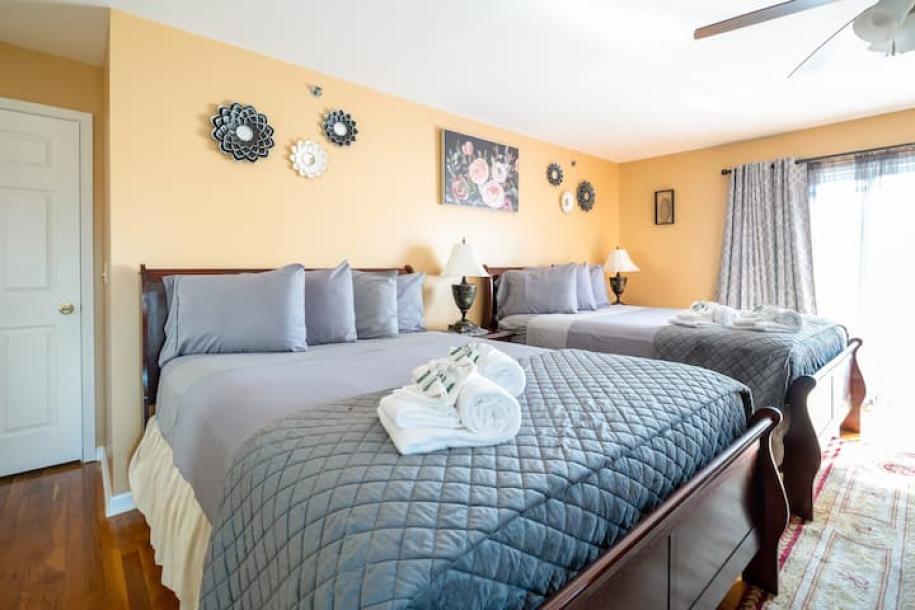 Room in Newark, New Jersey, United States 2 bedsPrivate attached bathroom-2