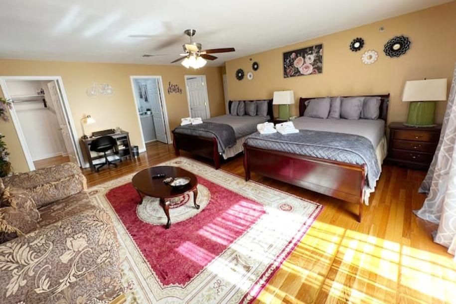 Room in Newark, New Jersey, United States 2 bedsPrivate attached bathroom-11