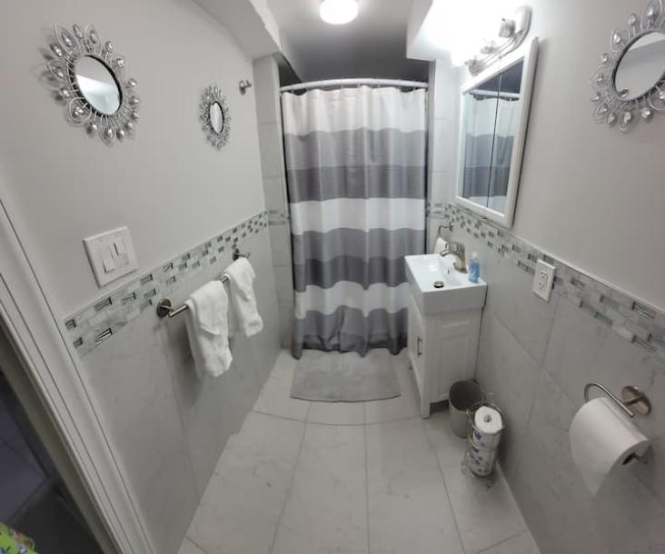 Entire home in Elmont, New York, United States 2 guests1 bedroom1 bed1 bath-9