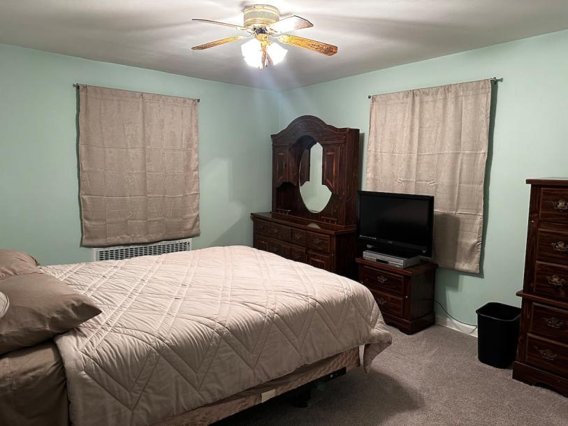 Room in Belleville, New Jersey, United States 1 queen bedDedicated bathroom-5
