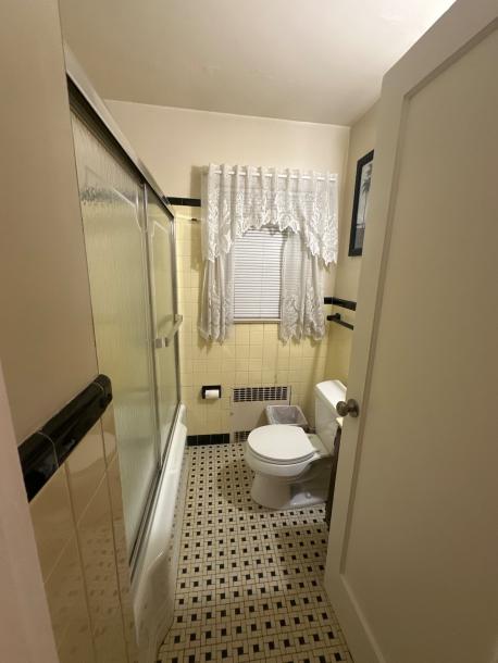 Room in Belleville, New Jersey, United States 1 queen bedDedicated bathroom-7
