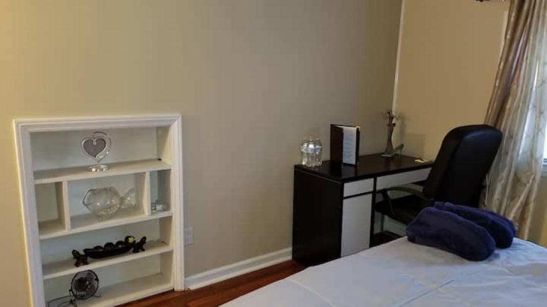 Room in Floral Park, New York, United States 1 queen bedShared bathroom-3