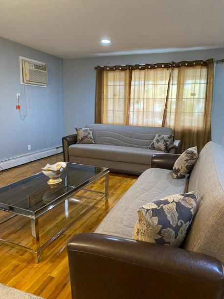 Room in Queens, New York, United States 1 queen bedShared bathroom-1