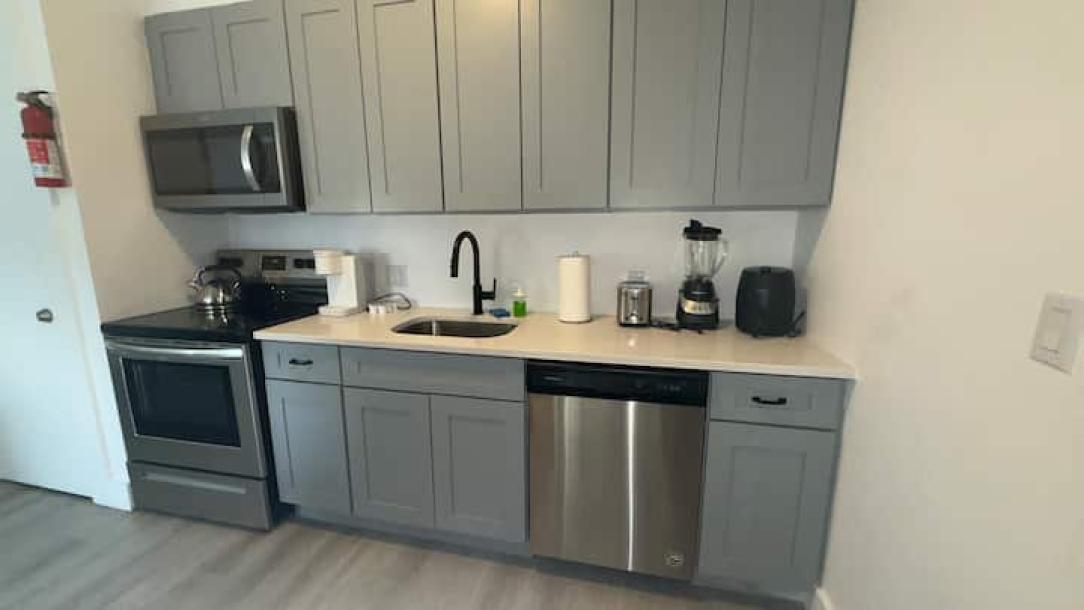 Entire rental unit in Elizabeth, New Jersey, United States 3 guests1 bedroom1 bed1 bath-5