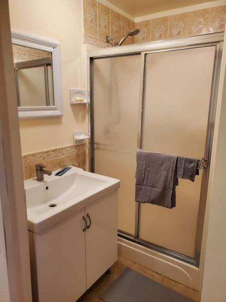 Room in Dumont, New Jersey, United States 1 queen bedPrivate attached bathroom-7