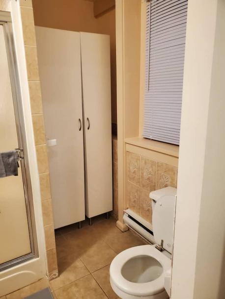 Room in Dumont, New Jersey, United States 1 queen bedPrivate attached bathroom-8