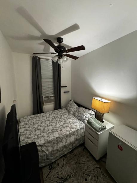 Room in North Bergen, New Jersey, United States 2 double bedsShared bathroom-5