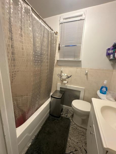 Room in North Bergen, New Jersey, United States 2 double bedsShared bathroom-10